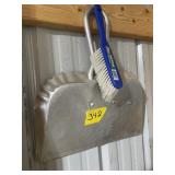 LARGE DUST PAN WITH BRUSH
