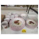 8 PLACE CHRISTMAS DISHES