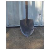 ROUND NOSE SHOVEL