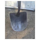ROUND NOSE SHOVEL