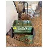 SCOTTS HANDLE HELD & WALK BEHIND SPREADER