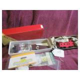 HO-SCALE CNW TRANSFER CABOOSE & COOPLA CABOOSE