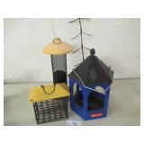 BOX LOT: BIRD FEEDERS