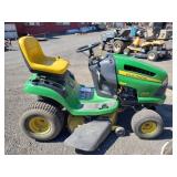 John Deere LA110 Riding Mower w/42' Deck