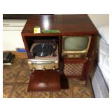 Antique TV / radio cabinet untested
