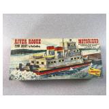 Lindberg 'River Rogue' motorized tow boat plastic