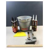 Bucket w roof caulk and gun