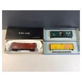 (4) HO guage railroad cars