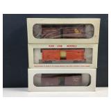 (3) HO guage model railroad cars