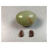 Stone agate egg and 2 polished stones
