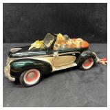 Guillermo Forchino Just Married Sculpture Figurine