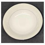 Retired International Juliet 9" Round Vegetable Bo