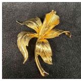 Vintage Signed Monet Gold Tone Lily Brooch