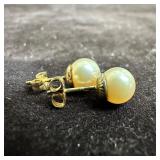River Pearl Stud 14K Gold Earrings L99