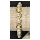 Vintage MOD Gold Tone Pearl Faux Bracelet