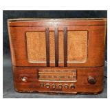 Vintage RCA Victor Tube Radio