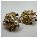 Crown Trifari Faux Pearl Rhinestone Leaf Motif Cli