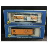 2 HO Scale Rio Grande & Sante Fe Boxcars