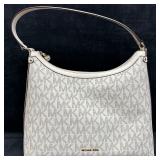 Michael Kors Maeve Vanilla Zipper Closure Hobo Sho