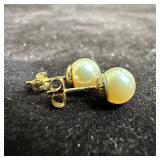 River Pearl Stud 14K Gold Earrings L99