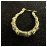 14K Gold Ribbed Hoop Single Earring T82