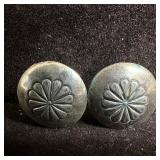 Stylized Flower Silver Round Earrings N47