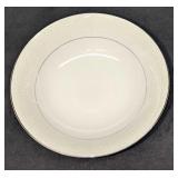 Retired International Juliet 9" Round Vegetable Bo