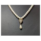 16" Vtg Faux Pearl Necklace w/Ornate Drop Pendant