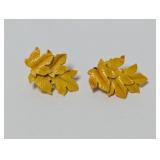 Vtg Hand Painted Fall Foliage Cluster Clip On Vtg Hand Painted Fall Foliage Cluster Clip On