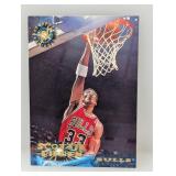1995- 1996 Topps Stadium Club Scottie Pippen #311