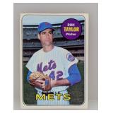 1969 Topps Baseball Ron Taylor Miracle Met Corners