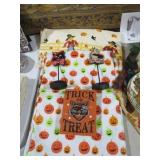 HALLOWEEN TABLE COVERS & DECOR