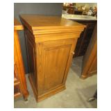 SOLID WOOD 1DR DISPLAY CABINET STAND