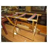 NICE WOOD LUGGAGE FOLDING RACK
