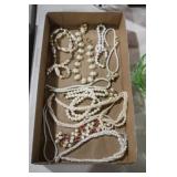 VTG FAUX PEARL & GOLD TONE NECKLACES