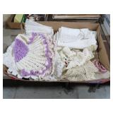 COLLECTION OF VTG NAPKINS, DOILIES, LINENS