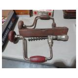 (2) ANTIQUE BRACES & LEVEL