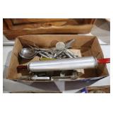COLL. OF VINTAGE KITCHEN WARE