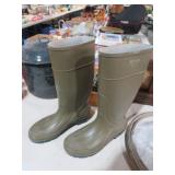 SERVUS MENS RUBBER WORK BOOTS SZ 9-9.5 MENS