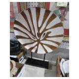 DECORATIVE METAL PLATE MOUNTED ON STAND
