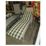 METAL CHASE LOUNGER W/ PAD