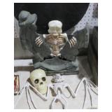 HALLOWEEN TOMBSTONE, SKULL & SKELETON BAT