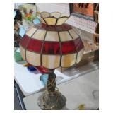 LEADED GLASS SHADE TABLE LAMP