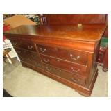CHERRY FINISH BROYHILL 8 DWR DRESSER
