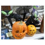 (2) PUMPKINS & ANIMATED CATS