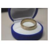 MENS 8.9GR 14K GOLD BAND SIZE 12.5