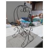 UNIQUE SCROLL METAL PLANT HOLDER