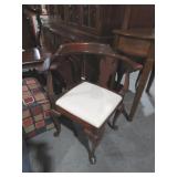 CHERRY FINISH QUEEN ANNE LEG CORNER CHAIR