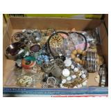 BOX OF ESTATE JEWERLY