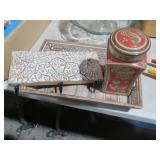 GINGER JAR & WOOD HOOKS & TRAY